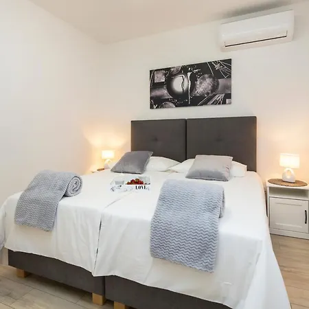 Lungo Mare Apartment *